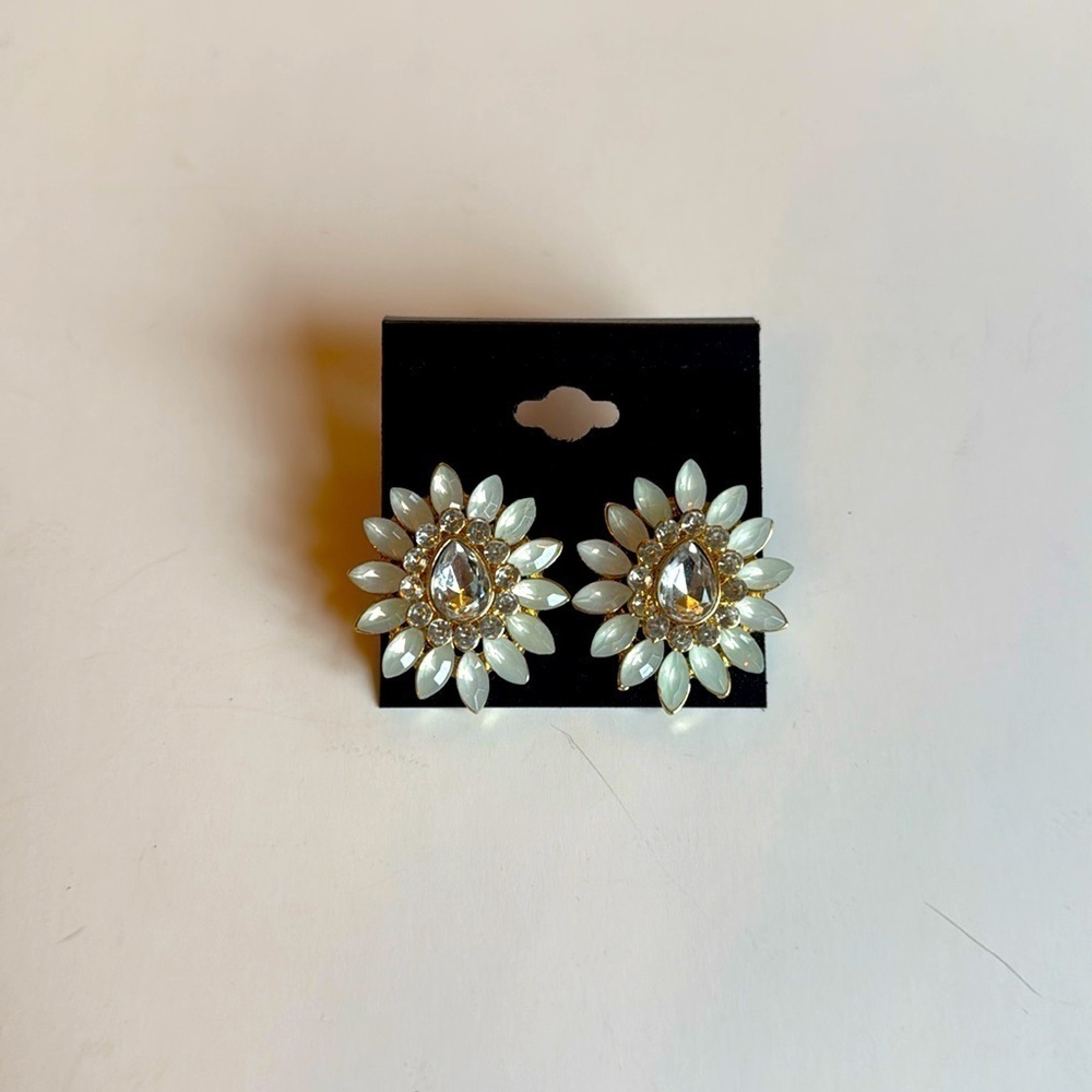 Vintage Elegant Crystal Rhinestone Flower Post Earrings